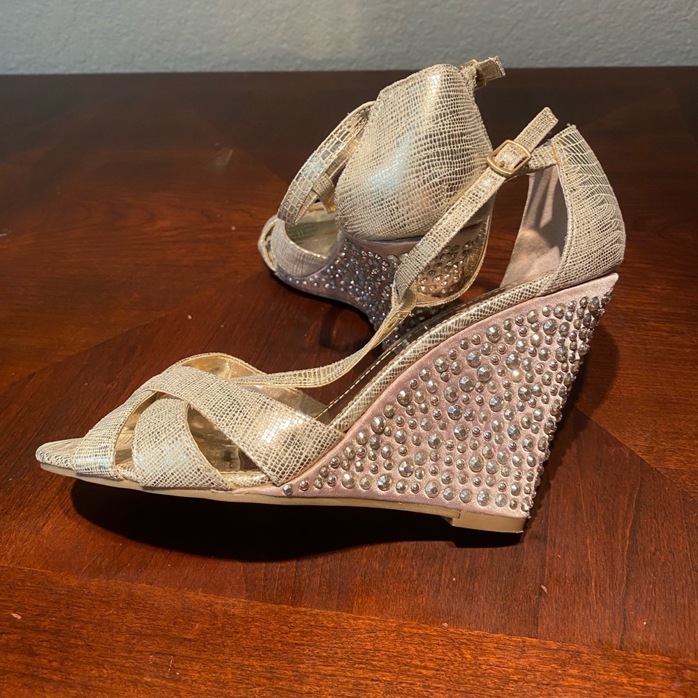 💋NIGHT OUT HEELS👠 Kenneth Cole- sparkle dove heels!